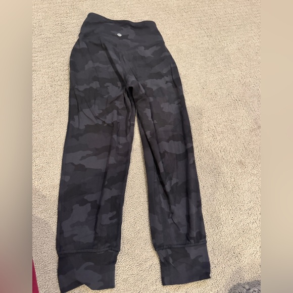 Lululemon Align Jogger Camo Size 0 - 22” inseam - Picture 3 of 4